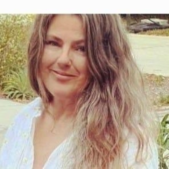 Meet your Posher, Lorrie - Picture 1 of 1